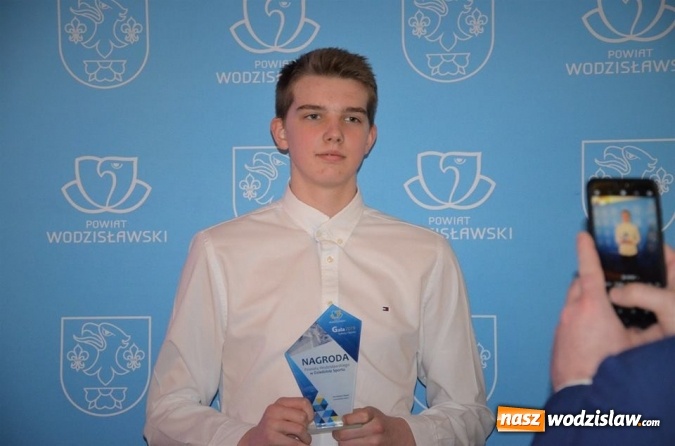Zdjęcie w galerii na portalu naszwodzislaw.com: Najlepsi sportowcy i działacze kultury nagrodzeni wiadomości z regionu
