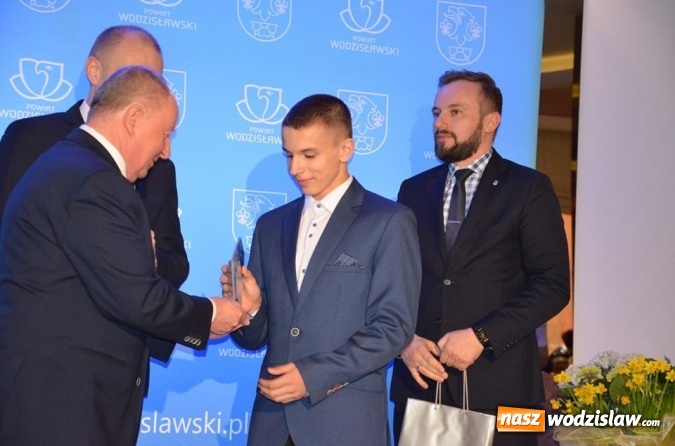 Zdjęcie w galerii na portalu naszwodzislaw.com: Najlepsi sportowcy i działacze kultury nagrodzeni wiadomości z regionu