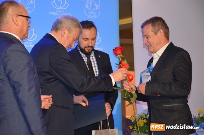 Zdjęcie w galerii na portalu naszwodzislaw.com: Najlepsi sportowcy i działacze kultury nagrodzeni wiadomości z regionu
