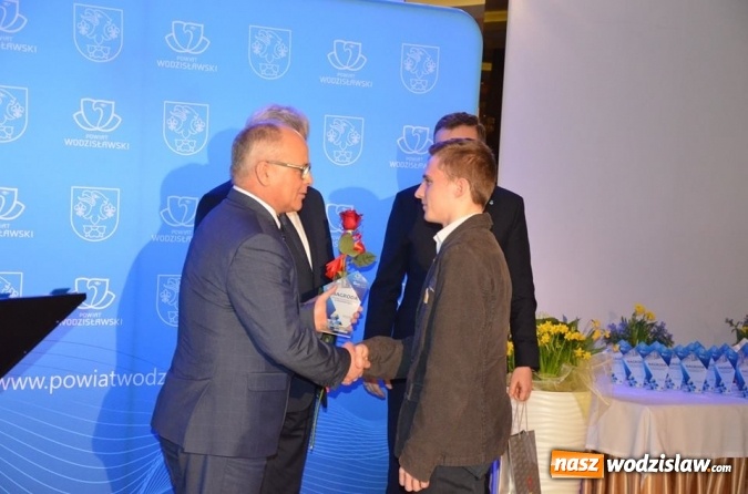 Zdjęcie w galerii na portalu naszwodzislaw.com: Najlepsi sportowcy i działacze kultury nagrodzeni wiadomości z regionu