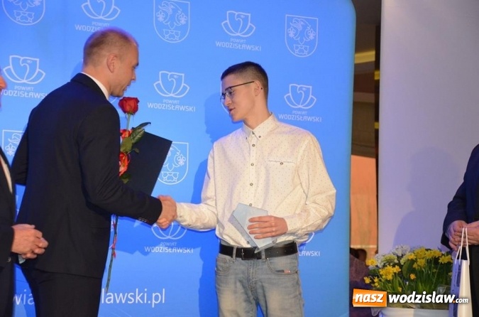 Zdjęcie w galerii na portalu naszwodzislaw.com: Najlepsi sportowcy i działacze kultury nagrodzeni wiadomości z regionu