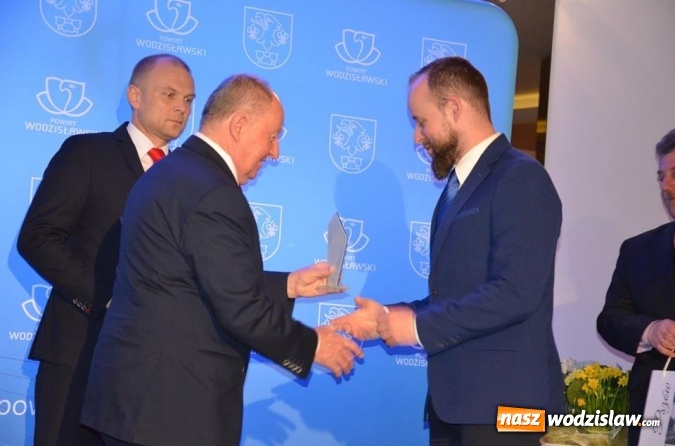 Zdjęcie w galerii na portalu naszwodzislaw.com: Najlepsi sportowcy i działacze kultury nagrodzeni wiadomości z regionu