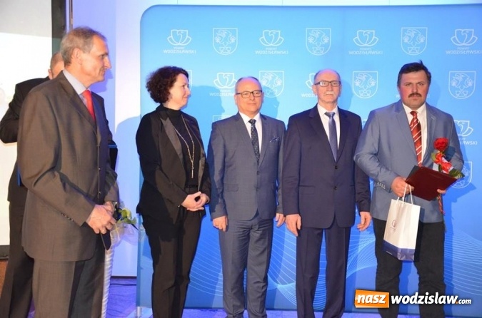 Zdjęcie w galerii na portalu naszwodzislaw.com: Najlepsi sportowcy i działacze kultury nagrodzeni wiadomości z regionu