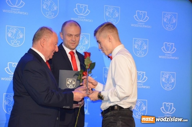 Zdjęcie w galerii na portalu naszwodzislaw.com: Najlepsi sportowcy i działacze kultury nagrodzeni wiadomości z regionu