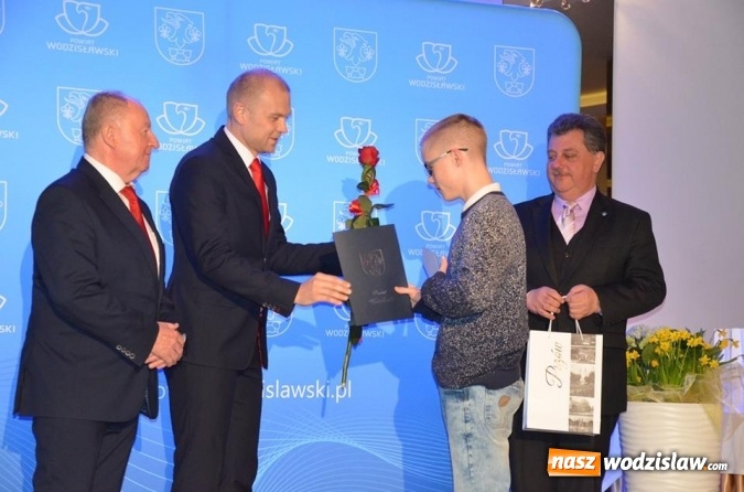 Zdjęcie w galerii na portalu naszwodzislaw.com: Najlepsi sportowcy i działacze kultury nagrodzeni wiadomości z regionu