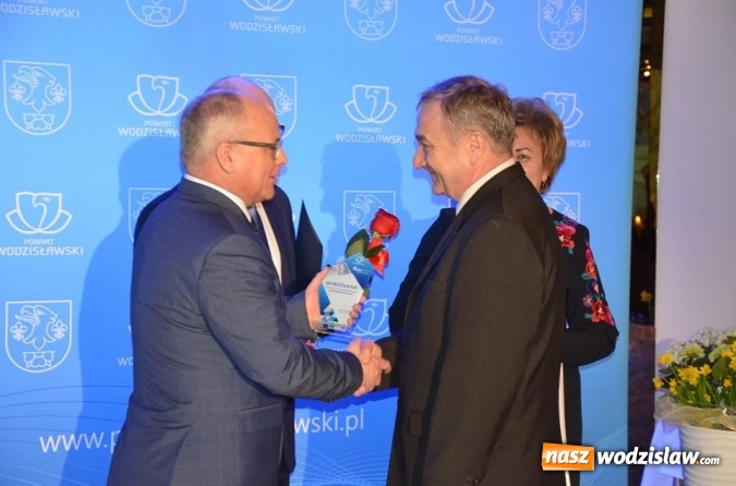 Zdjęcie w galerii na portalu naszwodzislaw.com: Najlepsi sportowcy i działacze kultury nagrodzeni wiadomości z regionu
