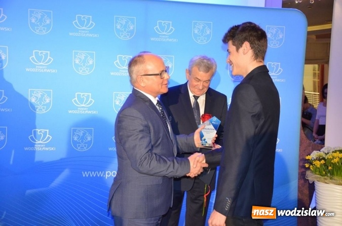 Zdjęcie w galerii na portalu naszwodzislaw.com: Najlepsi sportowcy i działacze kultury nagrodzeni wiadomości z regionu