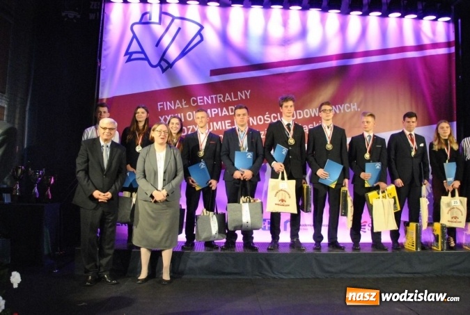 Zdjęcie w galerii na portalu naszwodzislaw.com: Dwoje uczniów wodzisławskiego ZST w czołówce finału Olimpiady Wiedzy i Umiejętności Budowlanych wiadomości z regionu