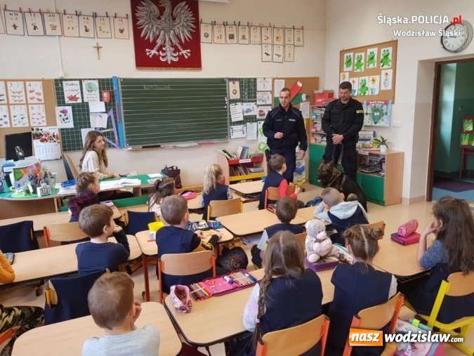 Zdjęcie w galerii na portalu naszwodzislaw.com: Policyjny pies Tor z wizytą u dzieci wiadomości z regionu