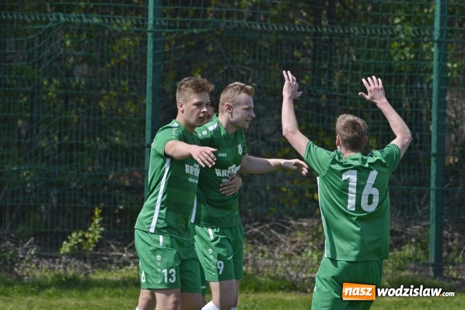 Zdjęcie w galerii na portalu naszwodzislaw.com: Klasa okręgowa. Dwa oblicza czyżowickiego Naprzodu wiadomości z regionu