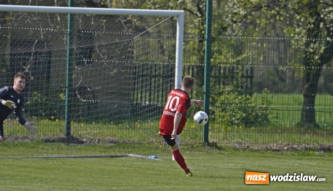 Zdjęcie w galerii na portalu naszwodzislaw.com: Klasa okręgowa. Dwa oblicza czyżowickiego Naprzodu wiadomości z regionu