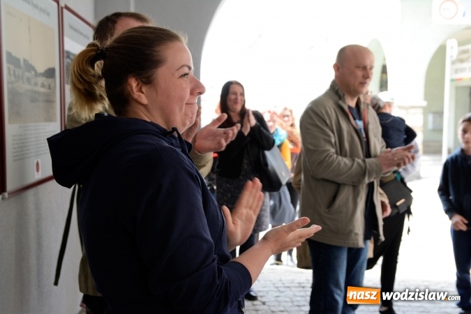 Zdjęcie w galerii na portalu naszwodzislaw.com: Zatrzymaj się w Galerii Muzeum wiadomości z regionu