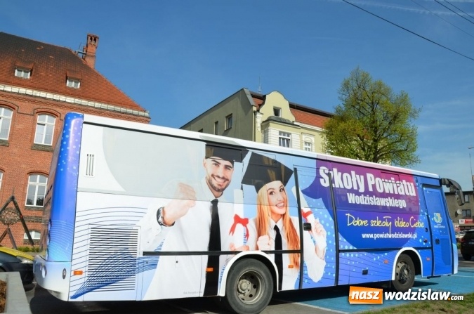 Zdjęcie w galerii na portalu naszwodzislaw.com: Promocyjny autobus wyruszył w trasę wiadomości z regionu