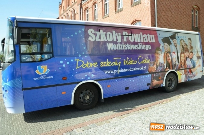 Zdjęcie w galerii na portalu naszwodzislaw.com: Promocyjny autobus wyruszył w trasę wiadomości z regionu