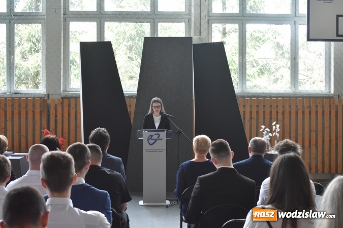 Zdjęcie w galerii na portalu naszwodzislaw.com: Wodzisławski Ekonomik pożegnał klasy maturalne wiadomości z regionu