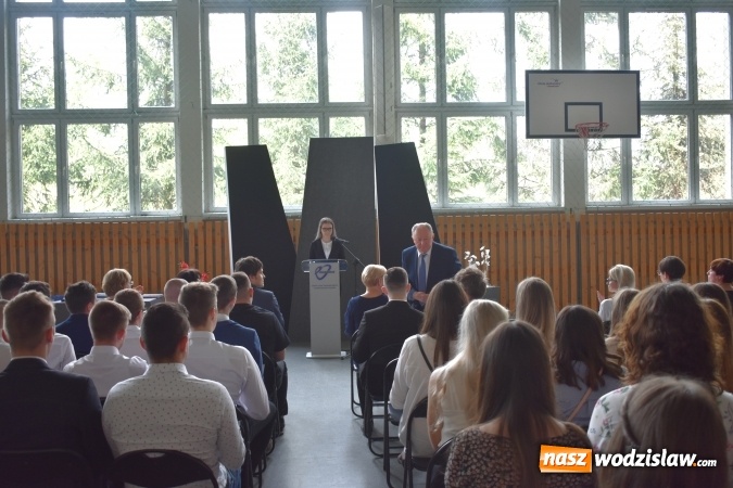 Zdjęcie w galerii na portalu naszwodzislaw.com: Wodzisławski Ekonomik pożegnał klasy maturalne wiadomości z regionu