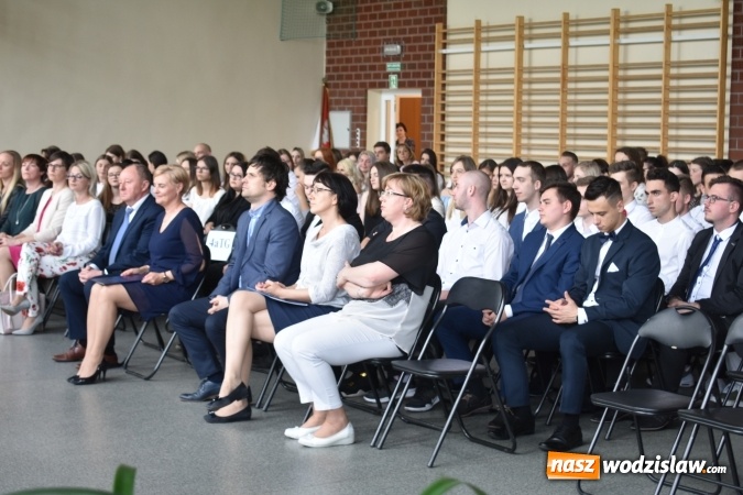 Zdjęcie w galerii na portalu naszwodzislaw.com: Wodzisławski Ekonomik pożegnał klasy maturalne wiadomości z regionu