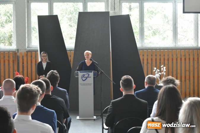 Zdjęcie w galerii na portalu naszwodzislaw.com: Wodzisławski Ekonomik pożegnał klasy maturalne wiadomości z regionu