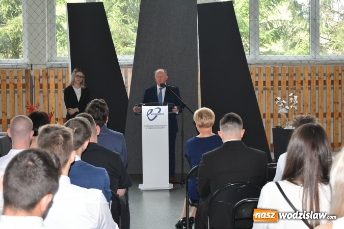 Zdjęcie w galerii na portalu naszwodzislaw.com: Wodzisławski Ekonomik pożegnał klasy maturalne wiadomości z regionu