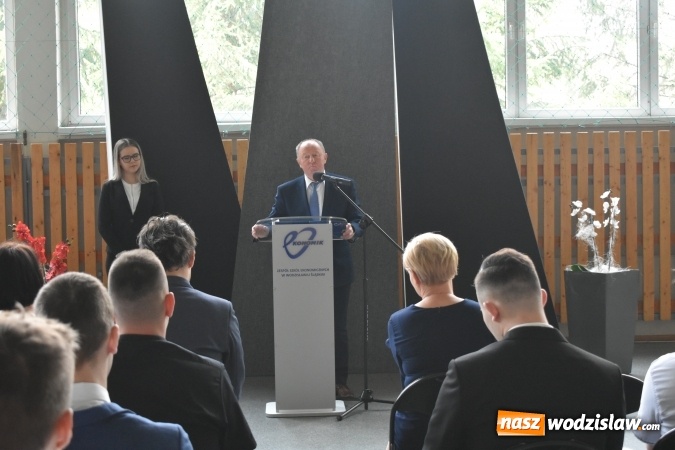 Zdjęcie w galerii na portalu naszwodzislaw.com: Wodzisławski Ekonomik pożegnał klasy maturalne wiadomości z regionu