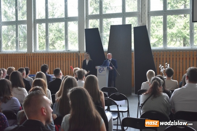 Zdjęcie w galerii na portalu naszwodzislaw.com: Wodzisławski Ekonomik pożegnał klasy maturalne wiadomości z regionu
