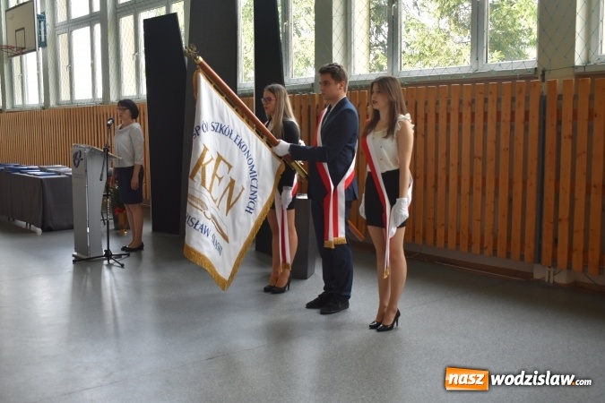 Zdjęcie w galerii na portalu naszwodzislaw.com: Wodzisławski Ekonomik pożegnał klasy maturalne wiadomości z regionu