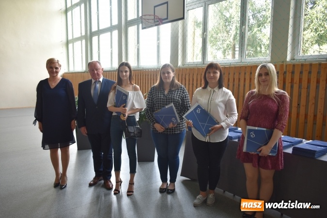 Zdjęcie w galerii na portalu naszwodzislaw.com: Wodzisławski Ekonomik pożegnał klasy maturalne wiadomości z regionu
