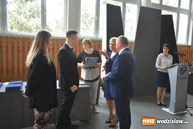 Zdjęcie w galerii na portalu naszwodzislaw.com: Wodzisławski Ekonomik pożegnał klasy maturalne wiadomości z regionu