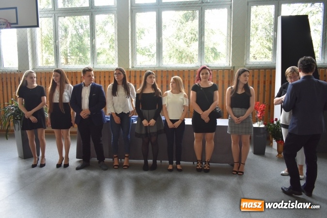 Zdjęcie w galerii na portalu naszwodzislaw.com: Wodzisławski Ekonomik pożegnał klasy maturalne wiadomości z regionu