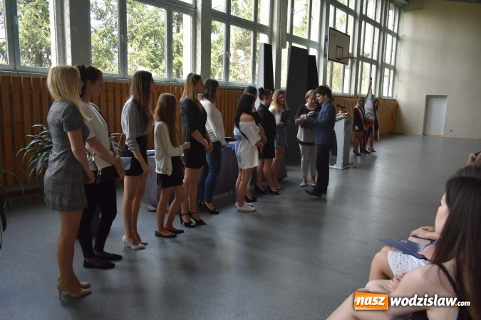 Zdjęcie w galerii na portalu naszwodzislaw.com: Wodzisławski Ekonomik pożegnał klasy maturalne wiadomości z regionu
