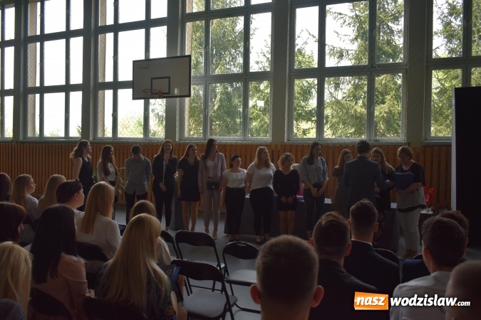 Zdjęcie w galerii na portalu naszwodzislaw.com: Wodzisławski Ekonomik pożegnał klasy maturalne wiadomości z regionu
