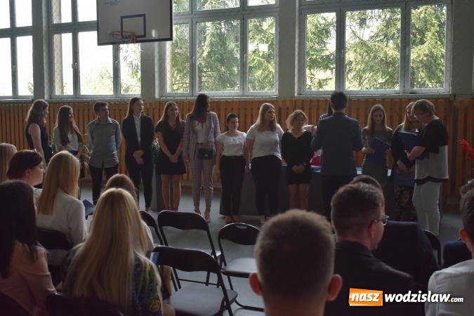Zdjęcie w galerii na portalu naszwodzislaw.com: Wodzisławski Ekonomik pożegnał klasy maturalne wiadomości z regionu