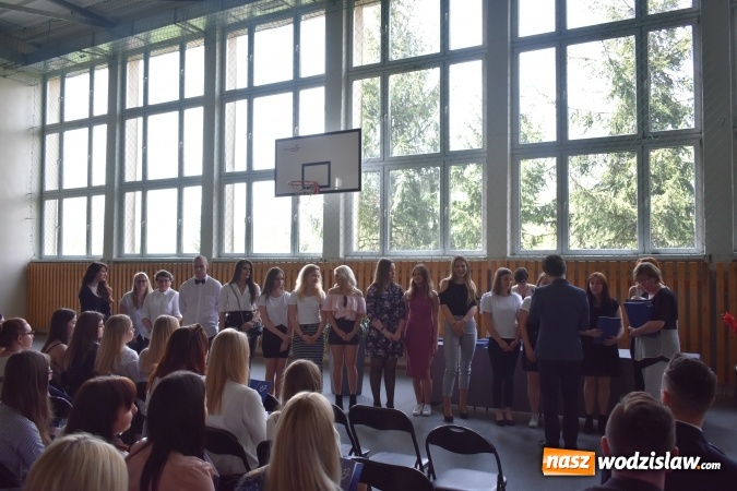 Zdjęcie w galerii na portalu naszwodzislaw.com: Wodzisławski Ekonomik pożegnał klasy maturalne wiadomości z regionu