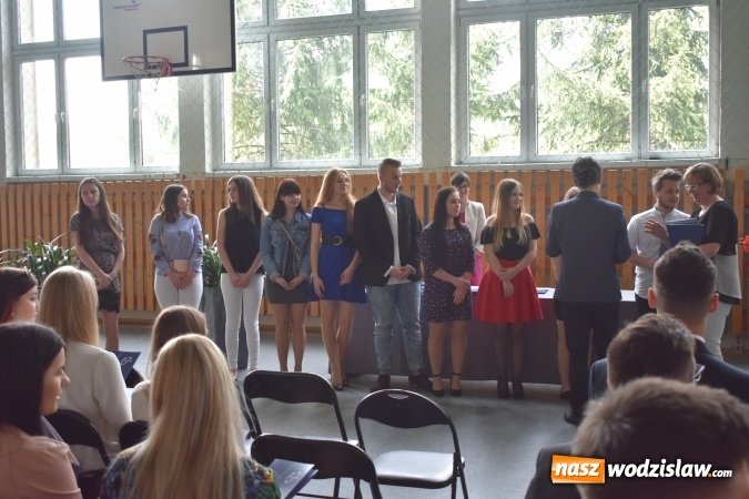 Zdjęcie w galerii na portalu naszwodzislaw.com: Wodzisławski Ekonomik pożegnał klasy maturalne wiadomości z regionu