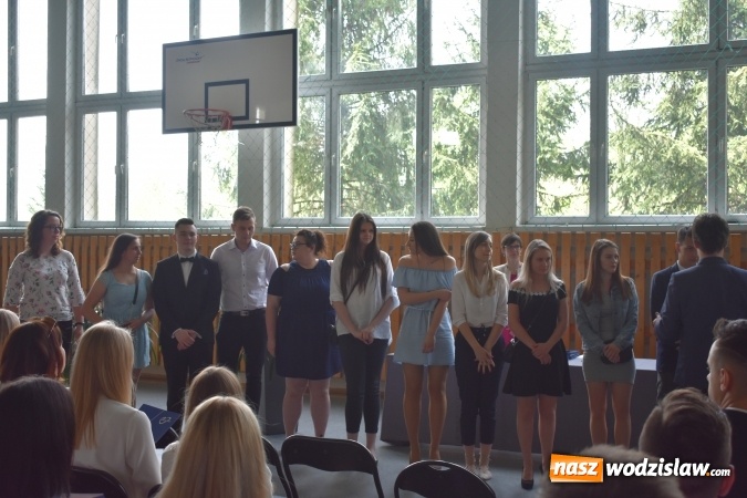 Zdjęcie w galerii na portalu naszwodzislaw.com: Wodzisławski Ekonomik pożegnał klasy maturalne wiadomości z regionu