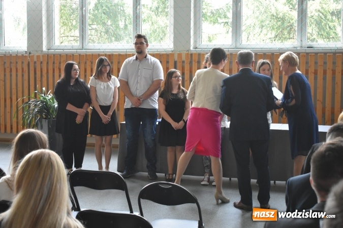 Zdjęcie w galerii na portalu naszwodzislaw.com: Wodzisławski Ekonomik pożegnał klasy maturalne wiadomości z regionu