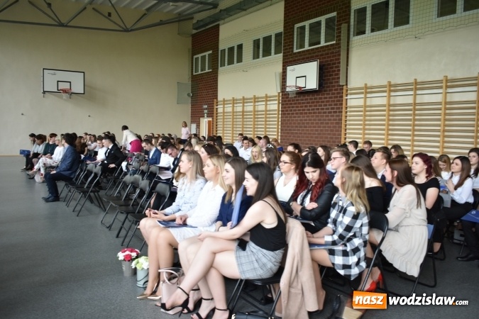 Zdjęcie w galerii na portalu naszwodzislaw.com: Wodzisławski Ekonomik pożegnał klasy maturalne wiadomości z regionu