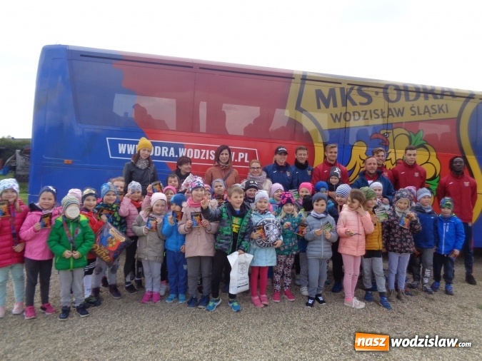 Zdjęcie w galerii na portalu naszwodzislaw.com: Przedszkolaki z wizytą w Akademii Odry Wodzisław wiadomości z regionu