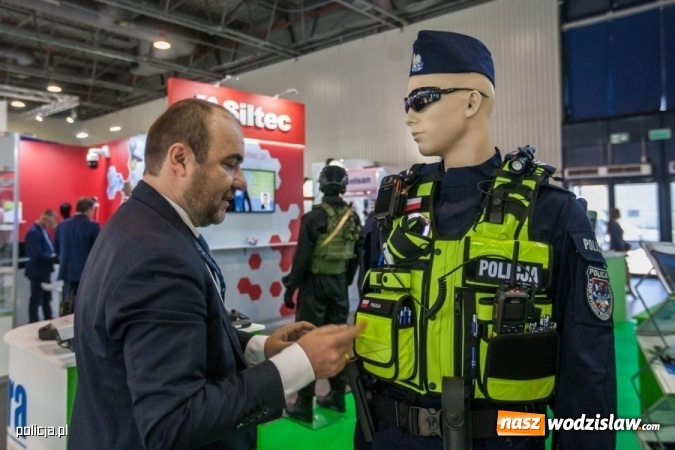 Zdjęcie w galerii na portalu naszwodzislaw.com: Jak wam się podoba nowe oznaczenie radiowozów i umundurowanie policji [FOTO] wiadomości z regionu