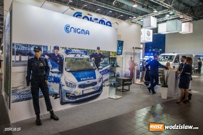 Zdjęcie w galerii na portalu naszwodzislaw.com: Jak wam się podoba nowe oznaczenie radiowozów i umundurowanie policji [FOTO] wiadomości z regionu