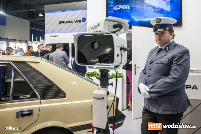 Zdjęcie w galerii na portalu naszwodzislaw.com: Jak wam się podoba nowe oznaczenie radiowozów i umundurowanie policji [FOTO] wiadomości z regionu