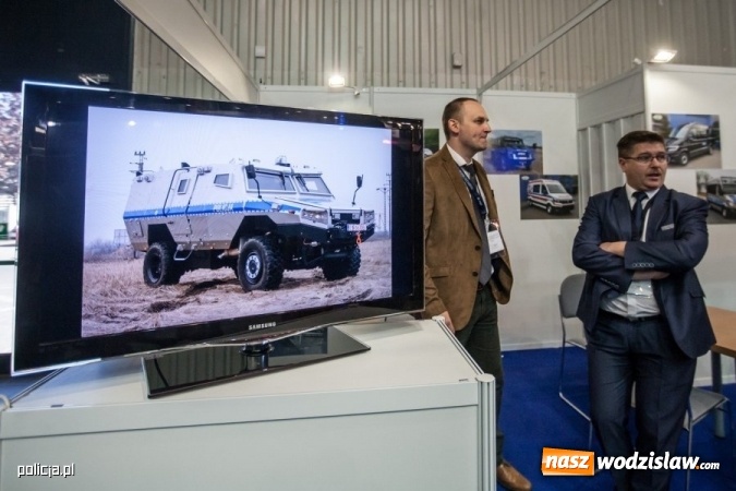 Zdjęcie w galerii na portalu naszwodzislaw.com: Jak wam się podoba nowe oznaczenie radiowozów i umundurowanie policji [FOTO] wiadomości z regionu