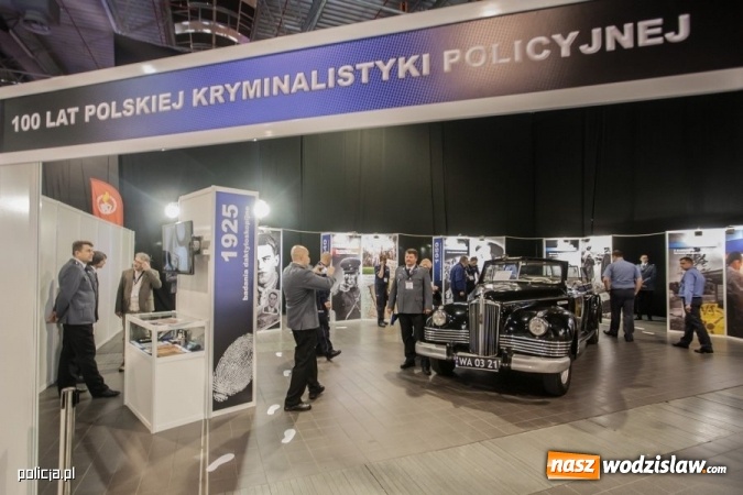 Zdjęcie w galerii na portalu naszwodzislaw.com: Jak wam się podoba nowe oznaczenie radiowozów i umundurowanie policji [FOTO] wiadomości z regionu