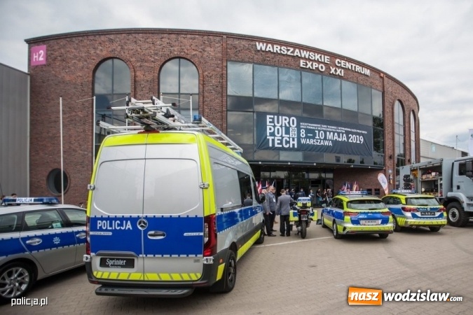 Zdjęcie w galerii na portalu naszwodzislaw.com: Jak wam się podoba nowe oznaczenie radiowozów i umundurowanie policji [FOTO] wiadomości z regionu