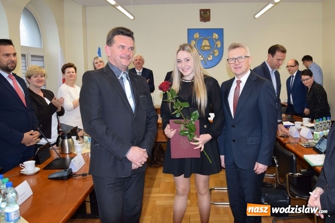 Zdjęcie w galerii na portalu naszwodzislaw.com: Nagrody Wójta Gminy Mszana dla tancerza i sportsmenki wiadomości z regionu