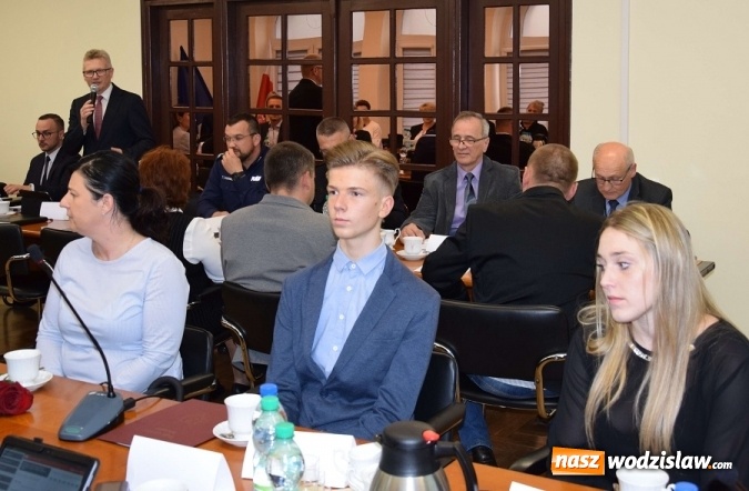 Zdjęcie w galerii na portalu naszwodzislaw.com: Nagrody Wójta Gminy Mszana dla tancerza i sportsmenki wiadomości z regionu