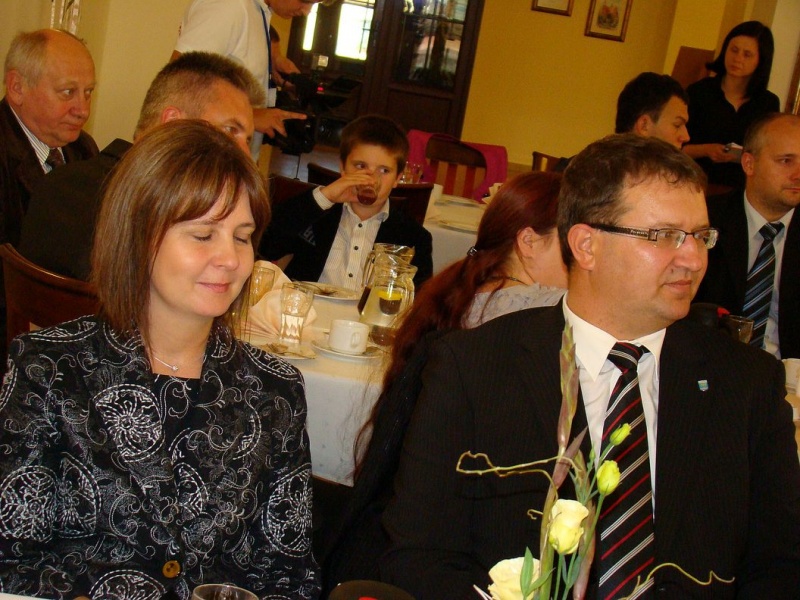 Zdjęcie w galerii na portalu naszwodzislaw.com: Anioł na szczęście od wicestarosty wiadomości z regionu