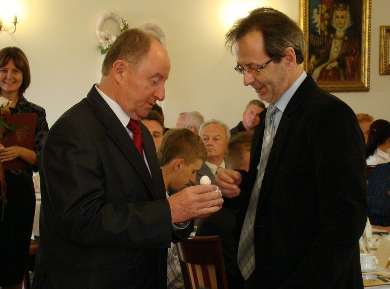 Zdjęcie w galerii na portalu naszwodzislaw.com: Anioł na szczęście od wicestarosty wiadomości z regionu