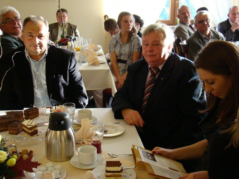 Zdjęcie w galerii na portalu naszwodzislaw.com: Anioł na szczęście od wicestarosty wiadomości z regionu