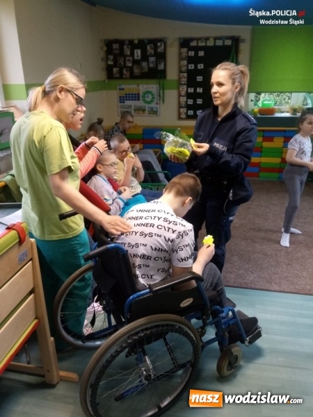 Zdjęcie w galerii na portalu naszwodzislaw.com: Dzielnicowi bliżej osób niepełnosprawnych wiadomości z regionu
